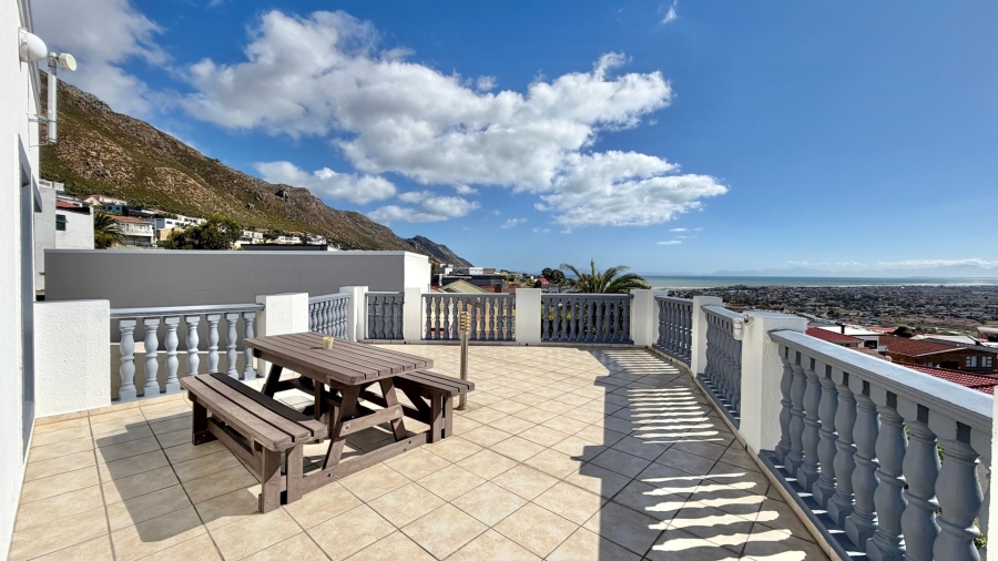 5 Bedroom Property for Sale in Mountainside Western Cape